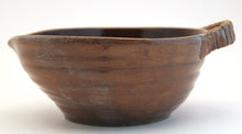 Load image into Gallery viewer, Stoneware Wheel Thrown Pottery Batter Bowl Ribbed Handle Prim Tan Green 4 Cups